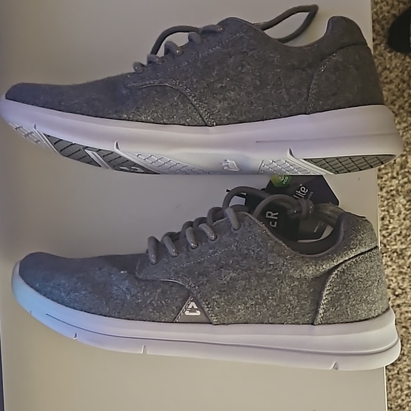 Cuater by Travis matthew shoes size 8 - NEW - Picture 3 of 5